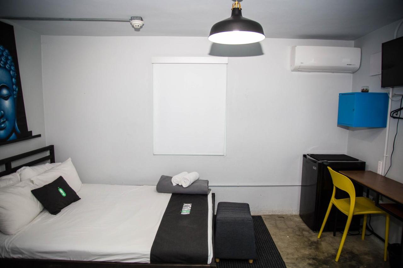 Nomada Urban Beach Hostel- Calle Loiza (Adults Only) San Juan Bagian luar foto